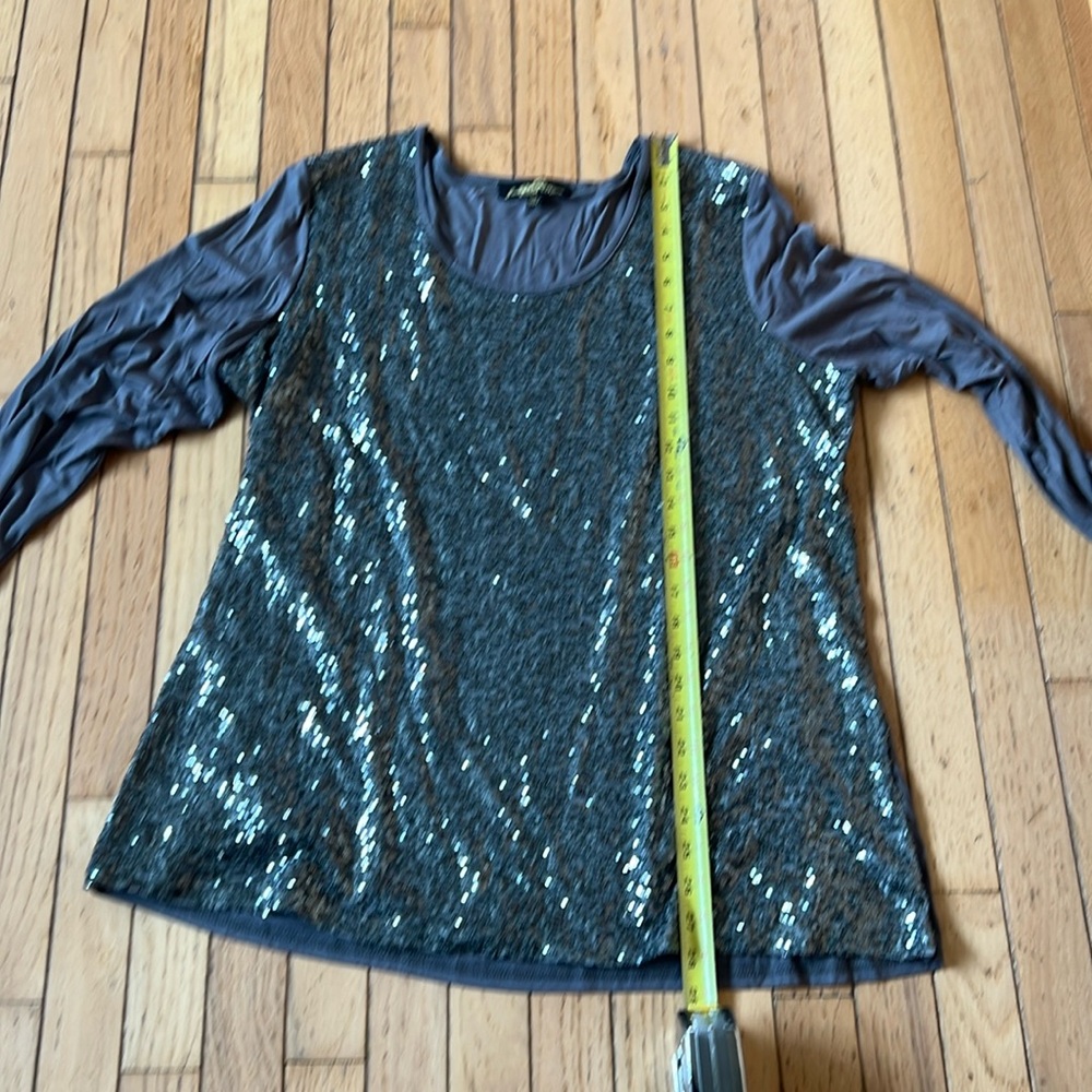 🩶🤍 Joan Boyce sequins top